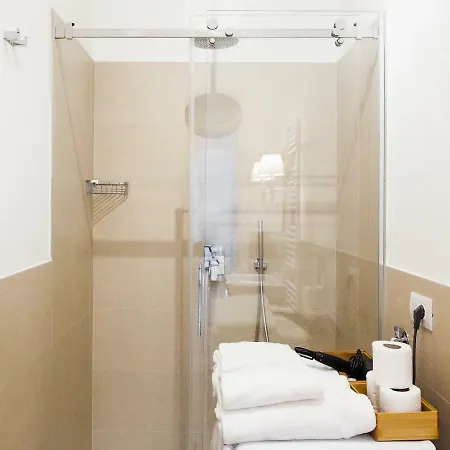 Easyhomes - Beatrice D'este شقة