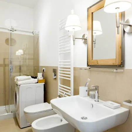 Easyhomes - Beatrice D'este شقة